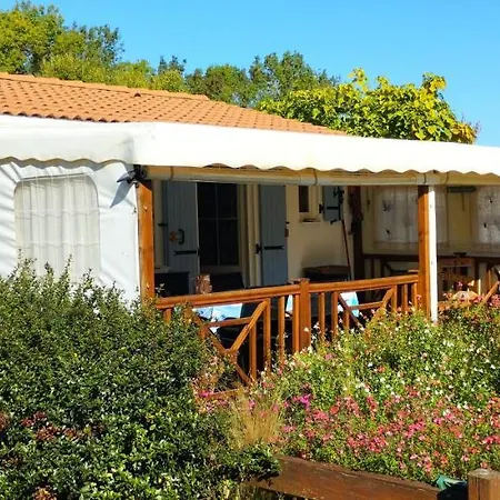 Casa de Férias Maison Climatisee Avec Piscine
